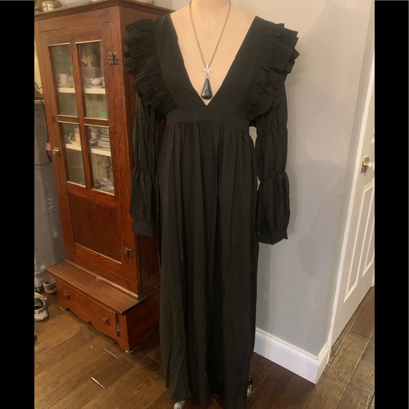 NEW Black Ruffle Maxi Dress Beautiful sz Med - Picture 1 of 5